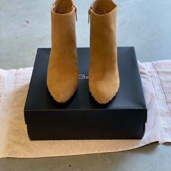 Boot - Picture 2 of 4